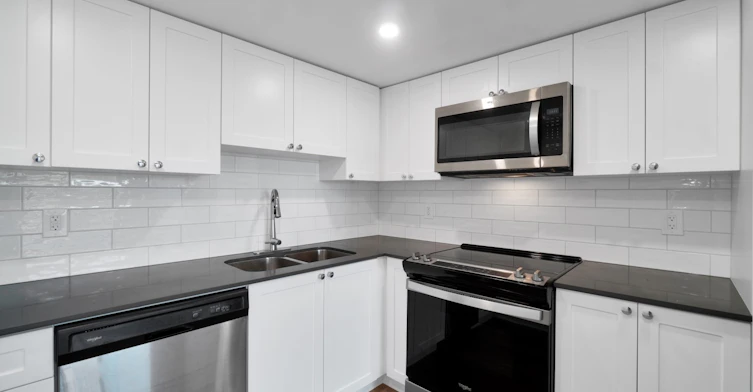 0202-130 W Keith Road, North Vancouver, BC, V7M 1L5 - 6