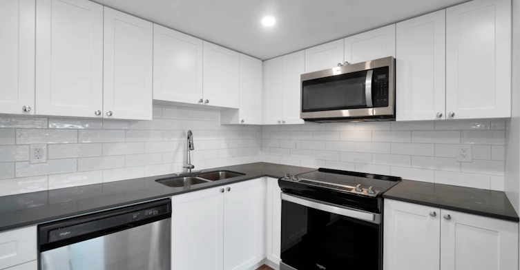0204-130 W Keith Road, North Vancouver, BC, V7M 1L5 - 5