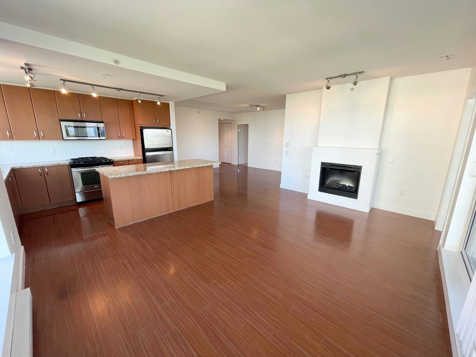 703-9188 University Crescent, Burnaby, BC, V5A 0A5 - 2
