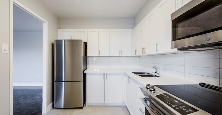 0706-70 Park Street East, Mississauga, ON, L5G 1M5 - 4