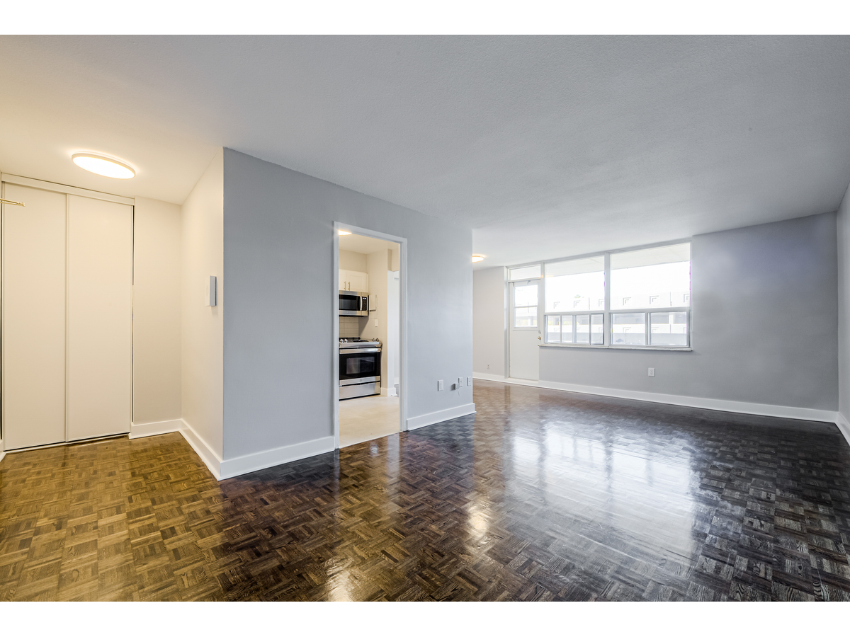 2506-70 Park Street East, Mississauga, ON, L5G 1M5 - 6