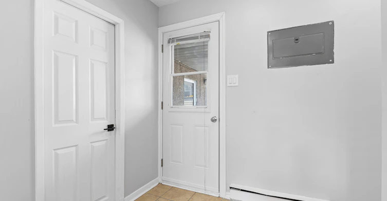 A-112 Garneau, Gatineau, QC, J8X 1S3 - 2
