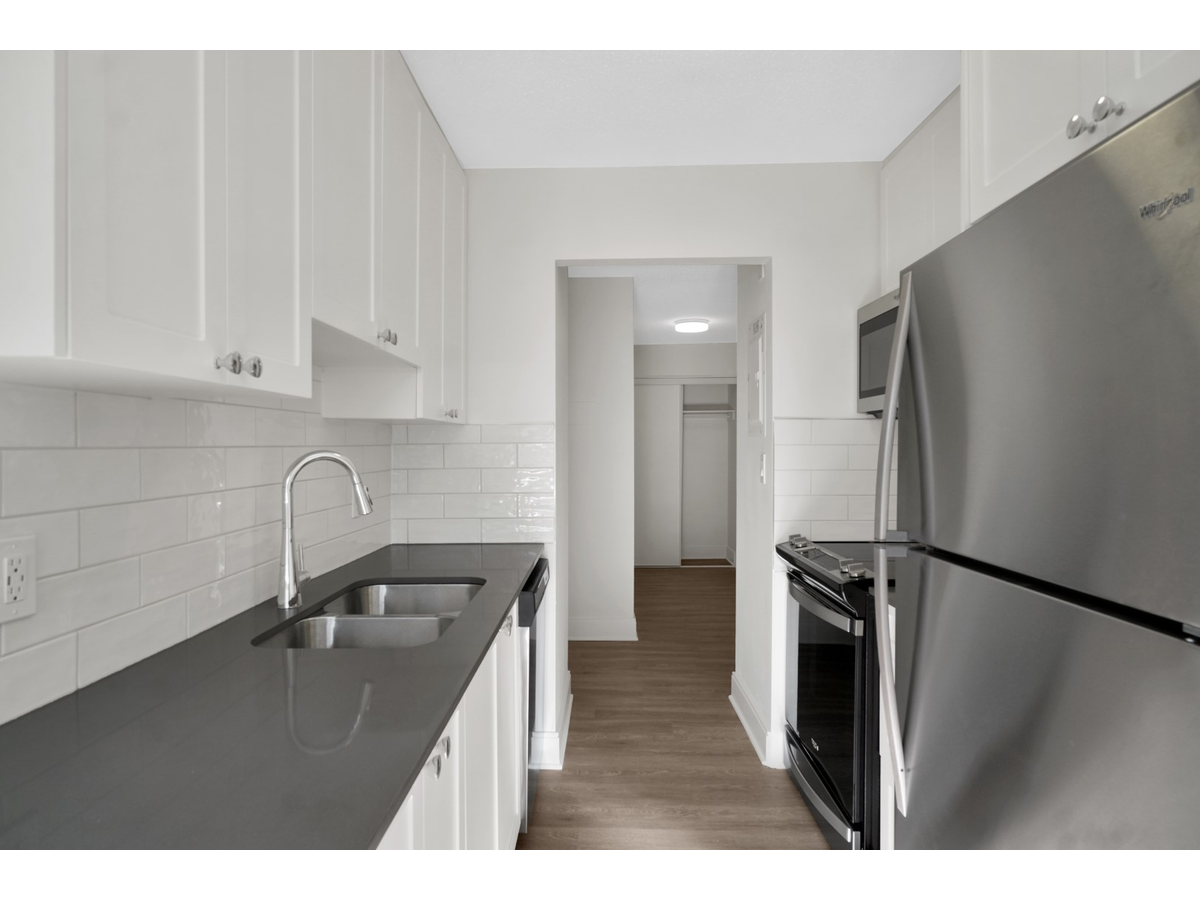 0220-820 Craigflower Road, Esquimalt, BC, V9A 6X2 - 3