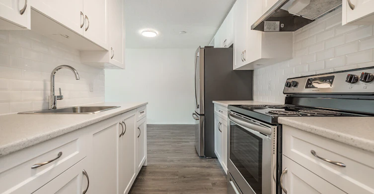 432-1575 Begbie Street, Victoria, BC, V8R 1L2 - 2