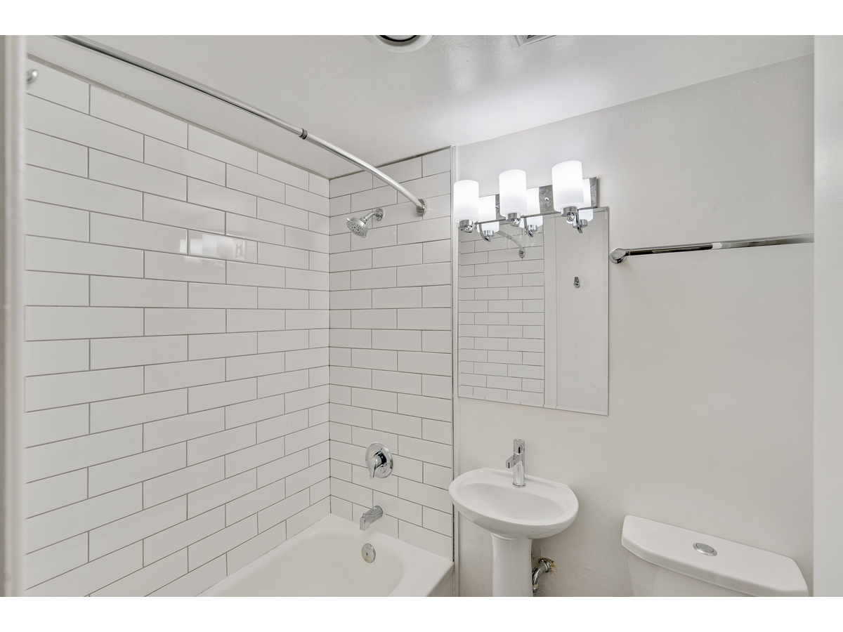 0033-1224 Balmoral Road, Victoria, BC, V8T 1B3 - 4