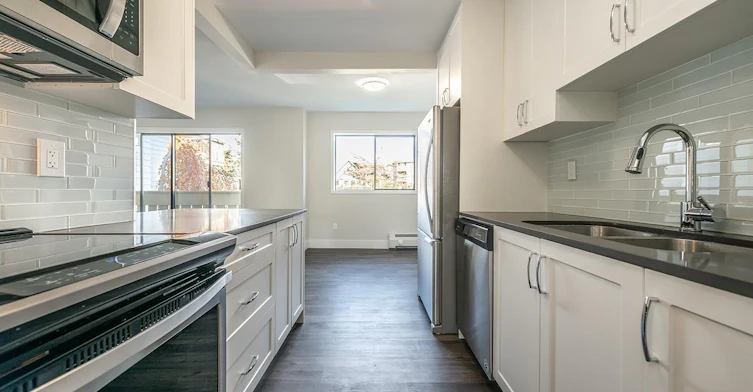 0402-337 St. James Street, Victoria, BC, V8V 4S8
