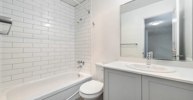 0304-3255 Quadra Street, Saanich, BC, V8X 1G4 - 5