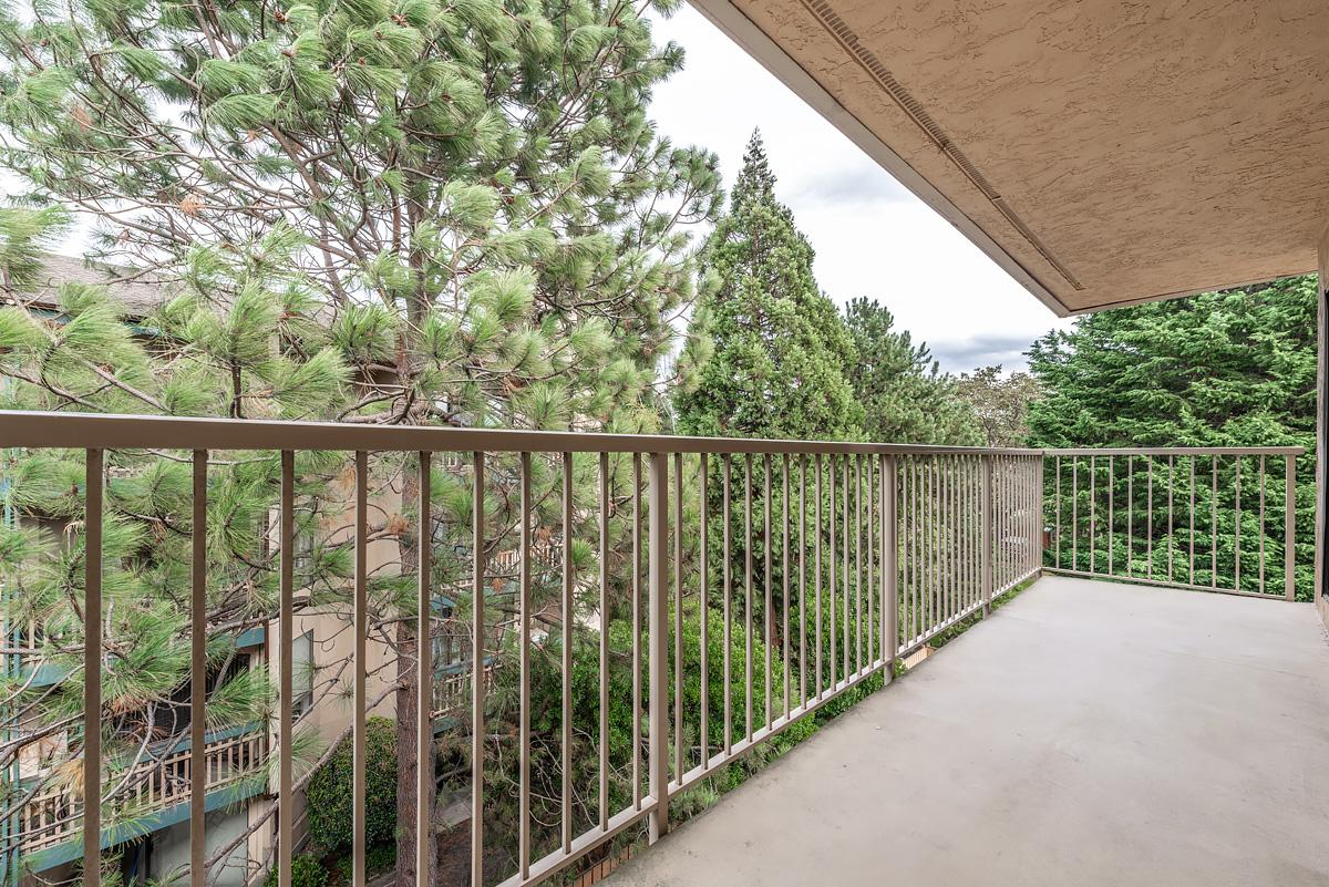 0408-3255 Quadra Street, Saanich, BC, V8X 1G4