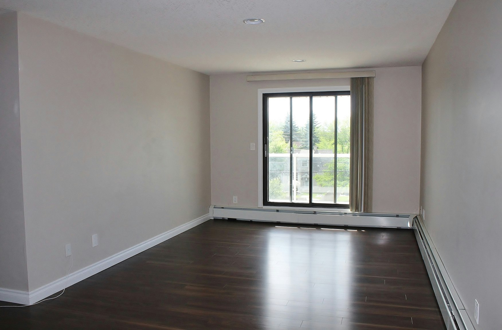 11324 97 Street Nw, Edmonton, AB, T5G 1X4 - 9