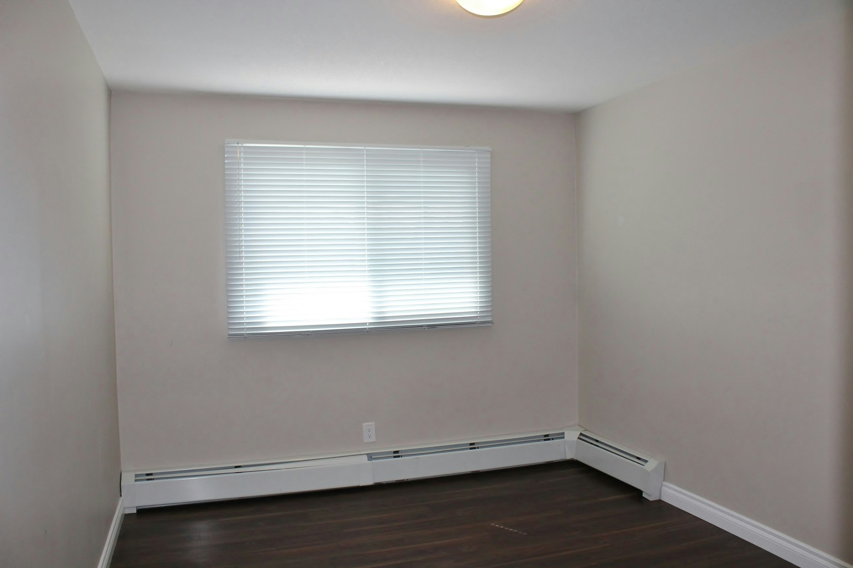 11324 97 Street Nw, Edmonton, AB, T5G 1X4 - 5