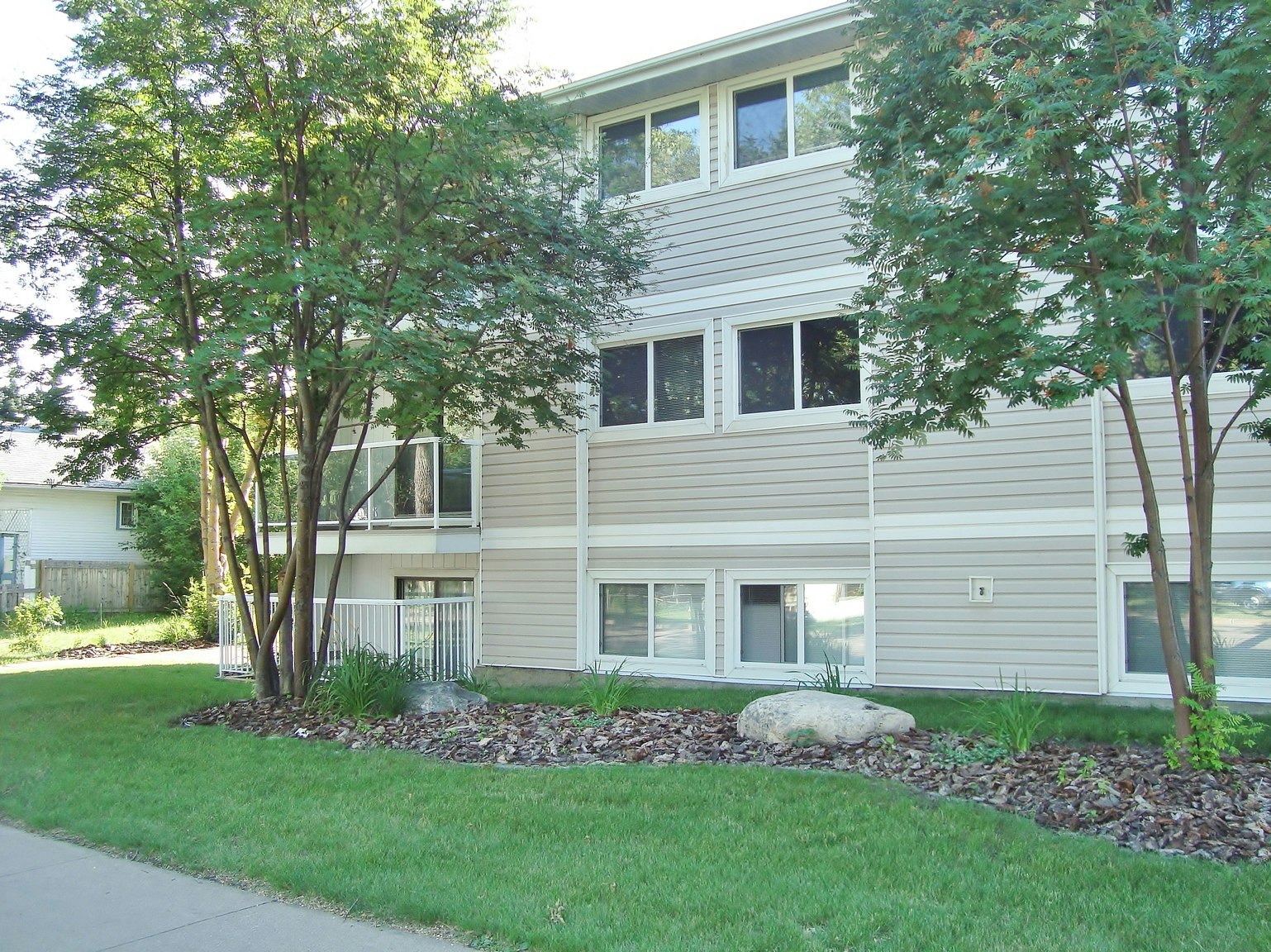 11324 97 Street Nw, Edmonton, AB, T5G 1X4 - 2