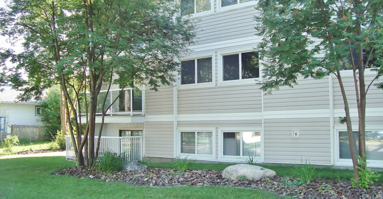 11324 97 Street Nw, Edmonton, AB, T5G 1X4 - 2
