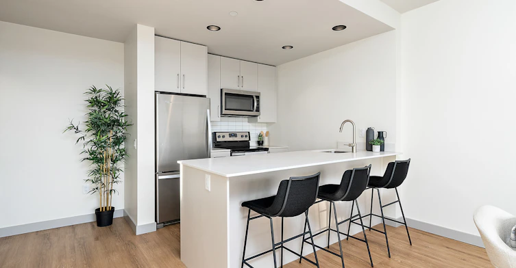 8155-619-8155 105 Street NW, Edmonton, AB, T6E 3R7 - 6