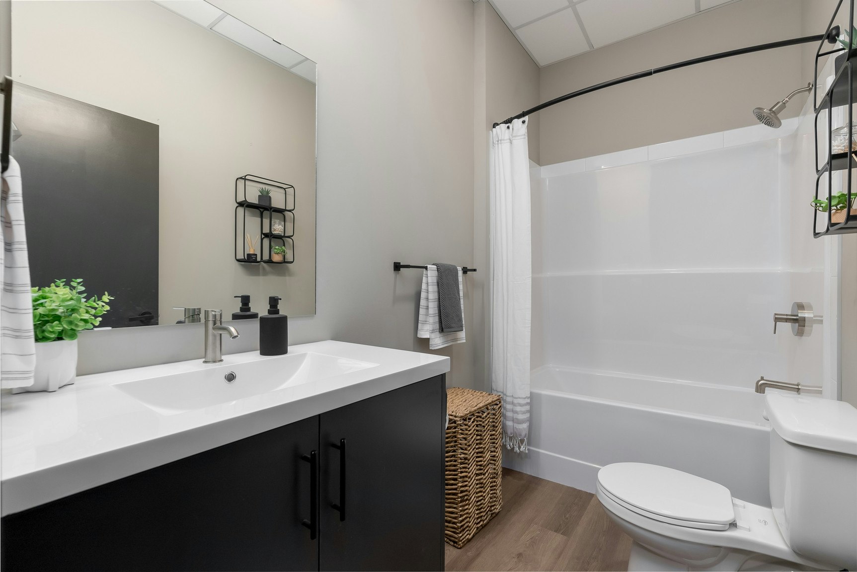 8155-619-8155 105 Street NW, Edmonton, AB, T6E 3R7 - 44