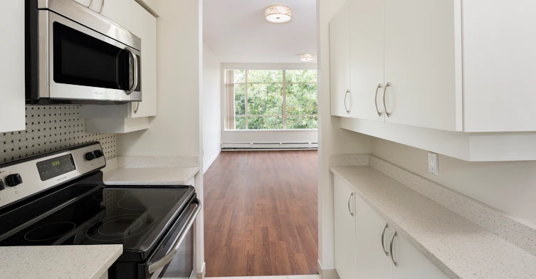 305-3550 West Broadway Street, Vancouver, BC, V6R 2B6 - 8