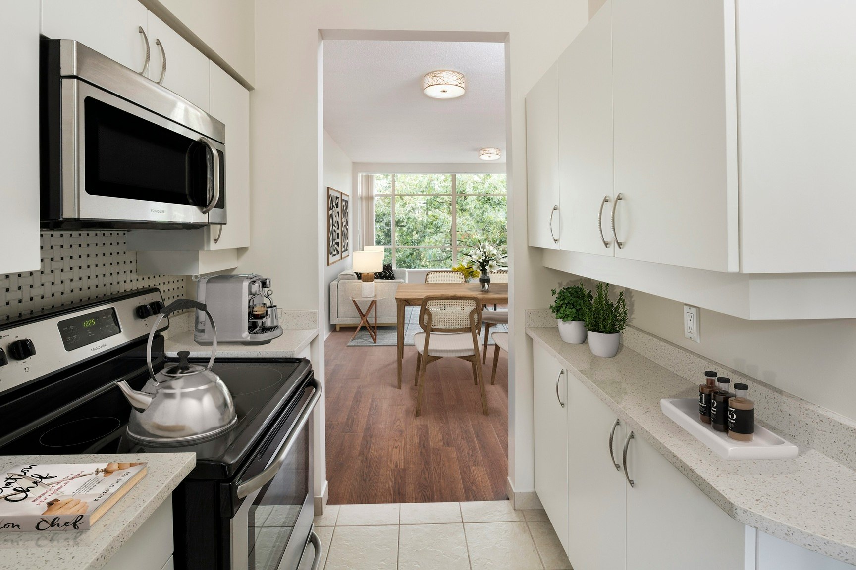 311-3550 West Broadway Street, Vancouver, BC, V6R 2B6 - 4