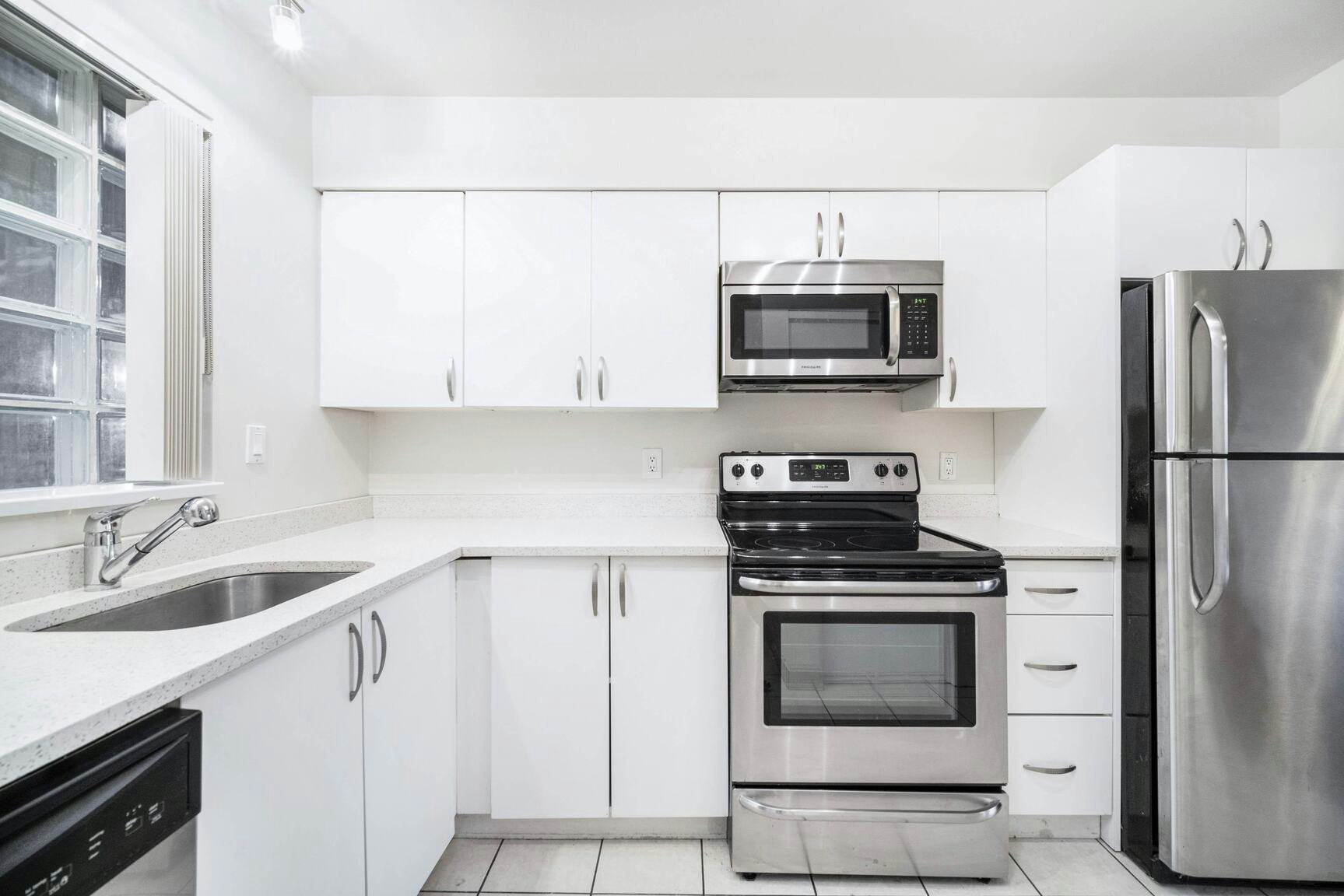 311-3550 West Broadway Street, Vancouver, BC, V6R 2B6 - 19