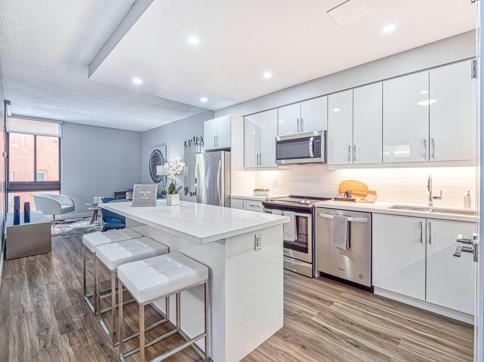 0411-57 Charles Street West, Toronto, ON, M5S 2X1 - 2