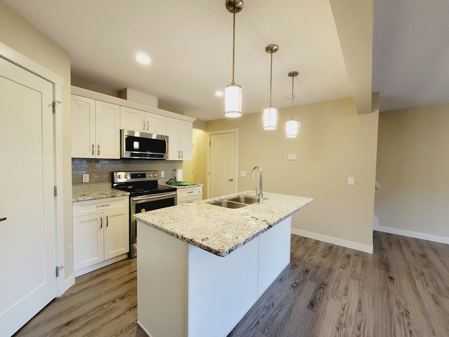 1724 167 Street SW, Edmonton, AB, T6W 3C5 - 3