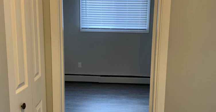 101-10812 111 Street NW, Edmonton, AB, T5H 3G4 - 6
