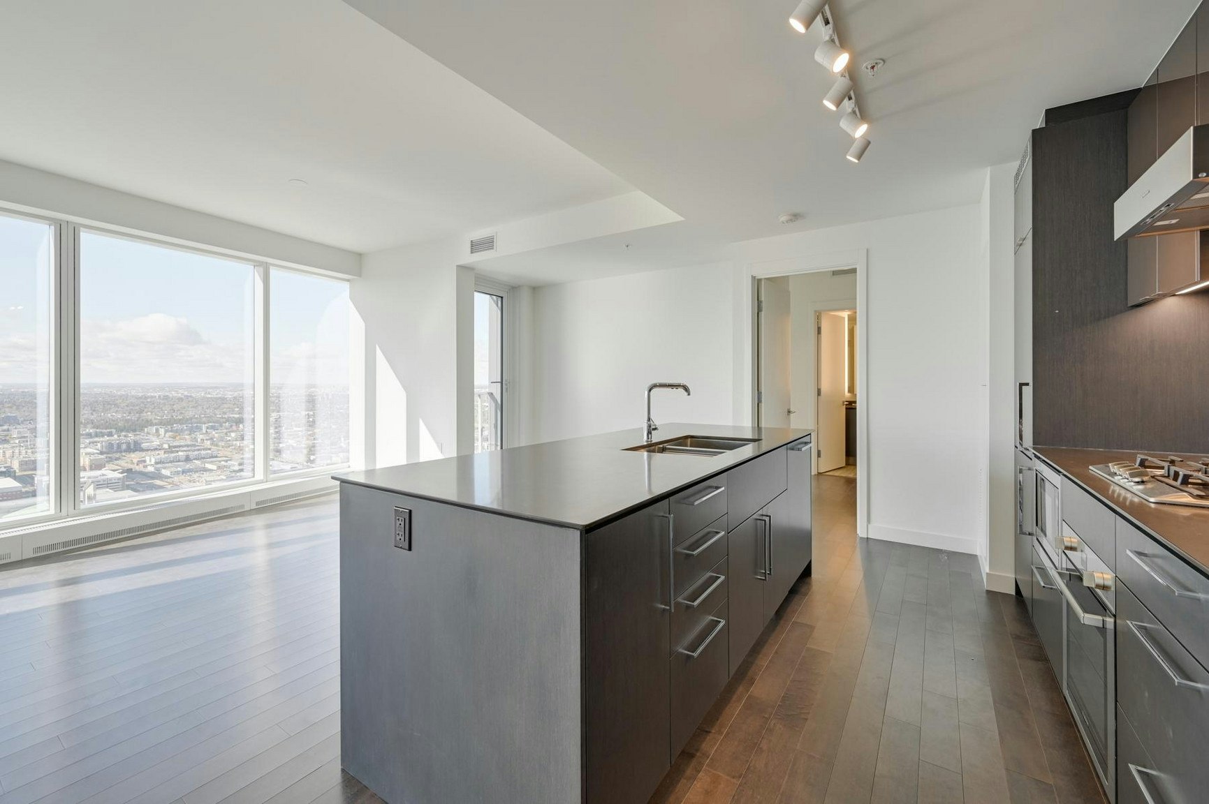 10360 102 Street, Edmonton, AB, T5J 4Y8 - 2