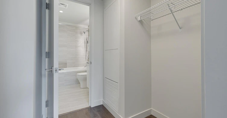 10360 102 Street, Edmonton, AB, T5J 4Y8 - 6