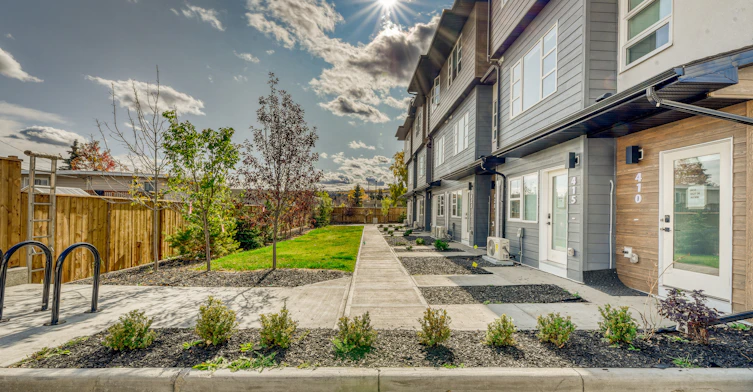 210-6527 36th Avenue NW, Calgary, AB, T3B 1T6 - 4