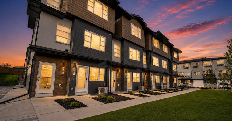 325-6527 36th Avenue NW, Calgary, AB, T3B 1T6 - 2