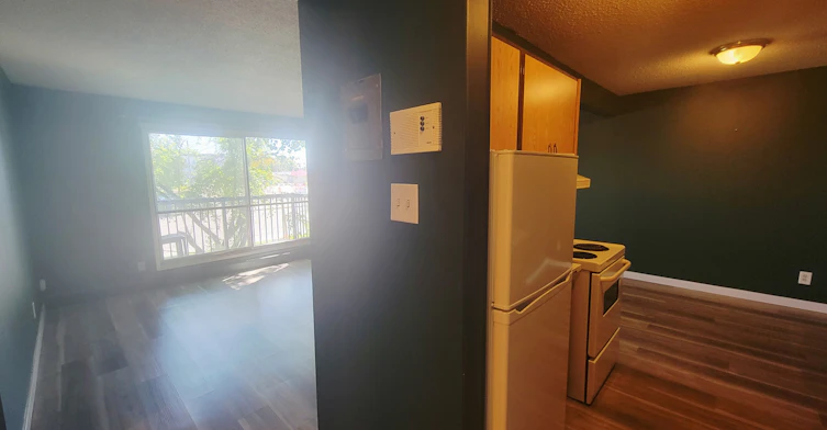 205-10140 156 Street NW, Edmonton, AB, T5P 2P9 - 4