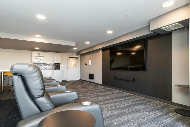 2766 Main Street, Winnipeg, MB, R2V 5E8 - 9