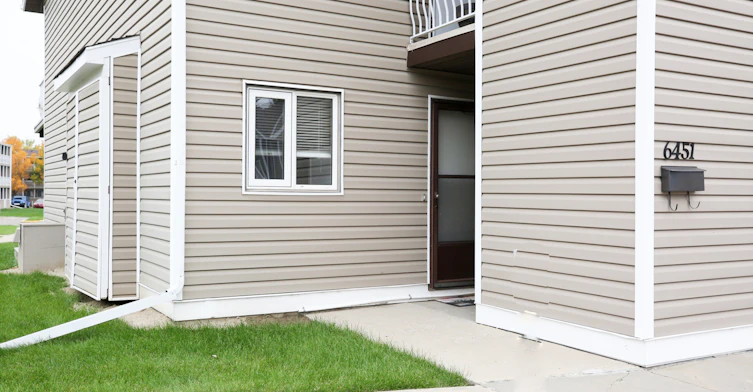 6451 Rochdale Boulevard, Regina, SK, S4X 2Z1 - 2