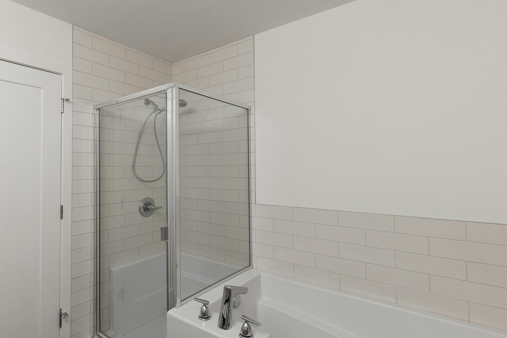 15709 139 Street, Edmonton, AB, T6V 0C6 - 5