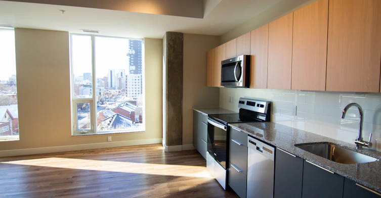 706-545 Rideau Street, Ottawa, ON, K1N 5Z7 - 2