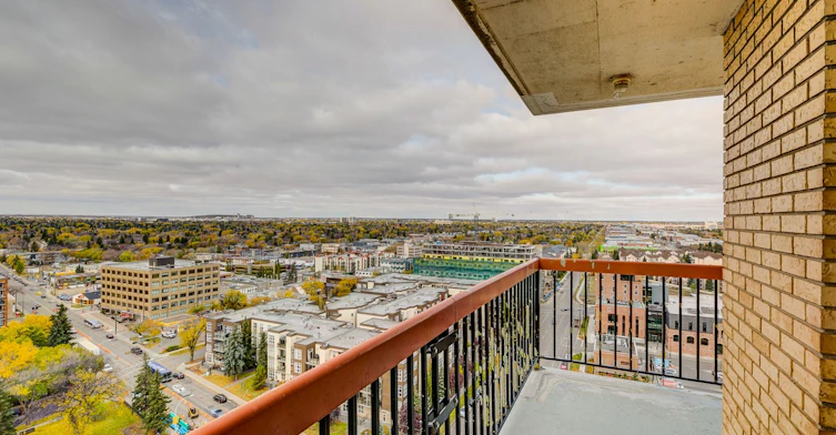 10333 121 Street NW, Edmonton, AB, T5N 1L1 - 6