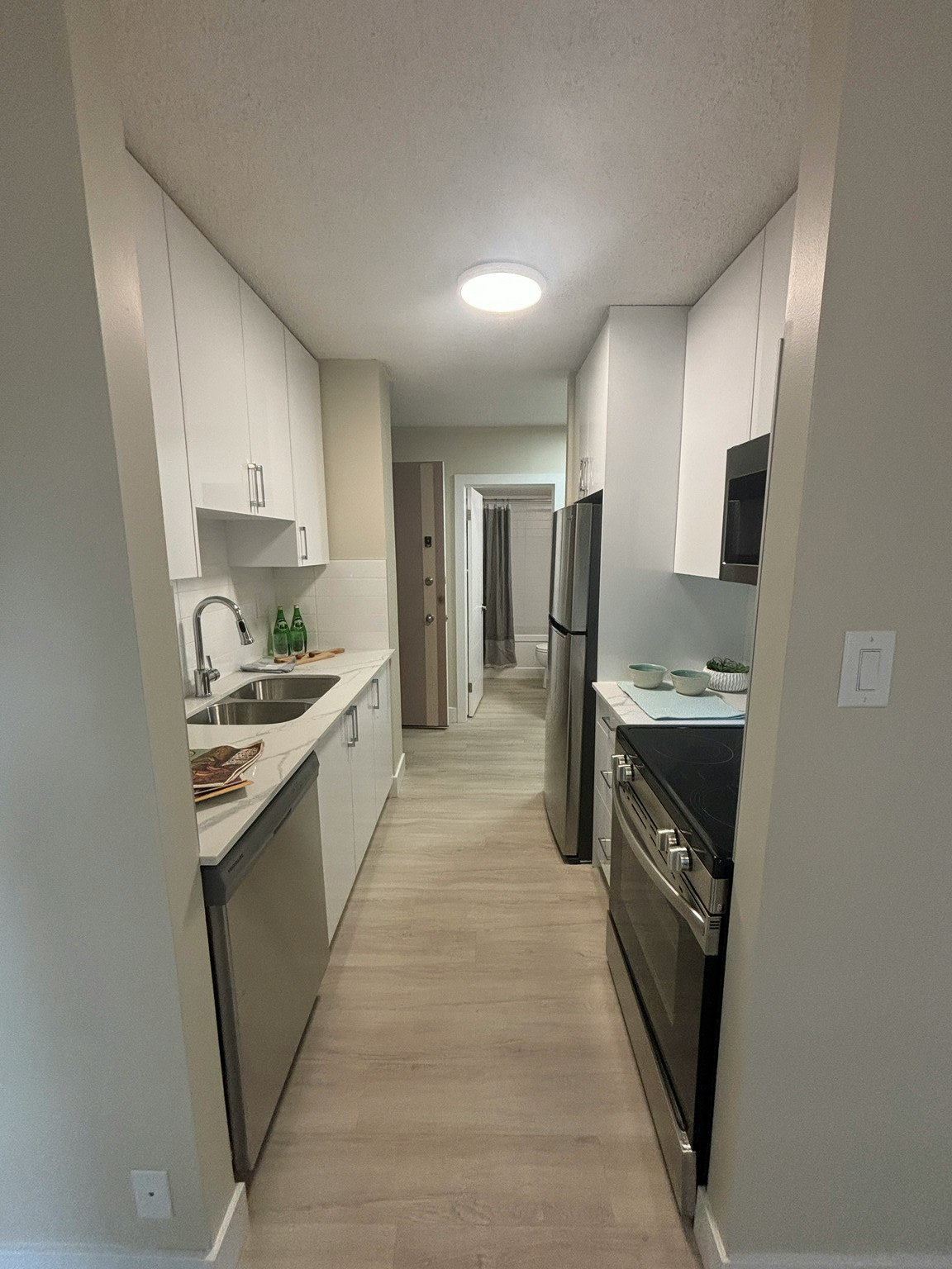 815 14 Avenue SW, Calgary, AB, T2R 0N5 - 2
