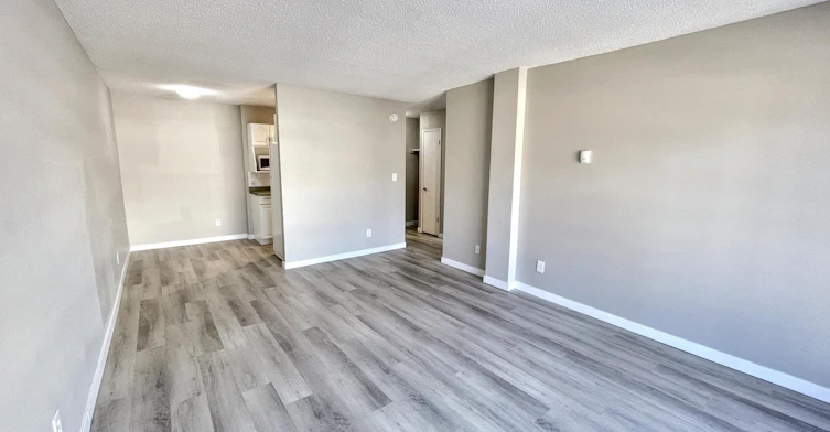 824 13 Avenue SW, Calgary, AB, T2R 0L2 - 5