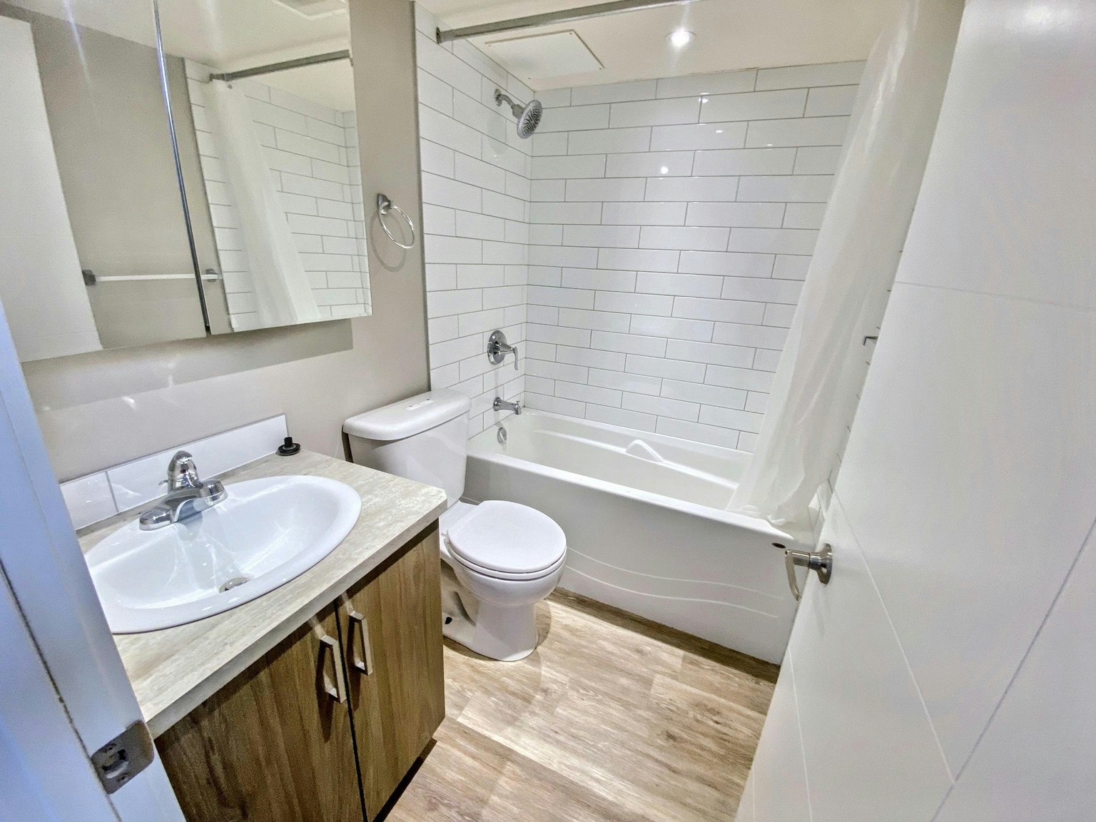 824 13 Avenue Southwest, Calgary, AB, T2R 0L2 - 11