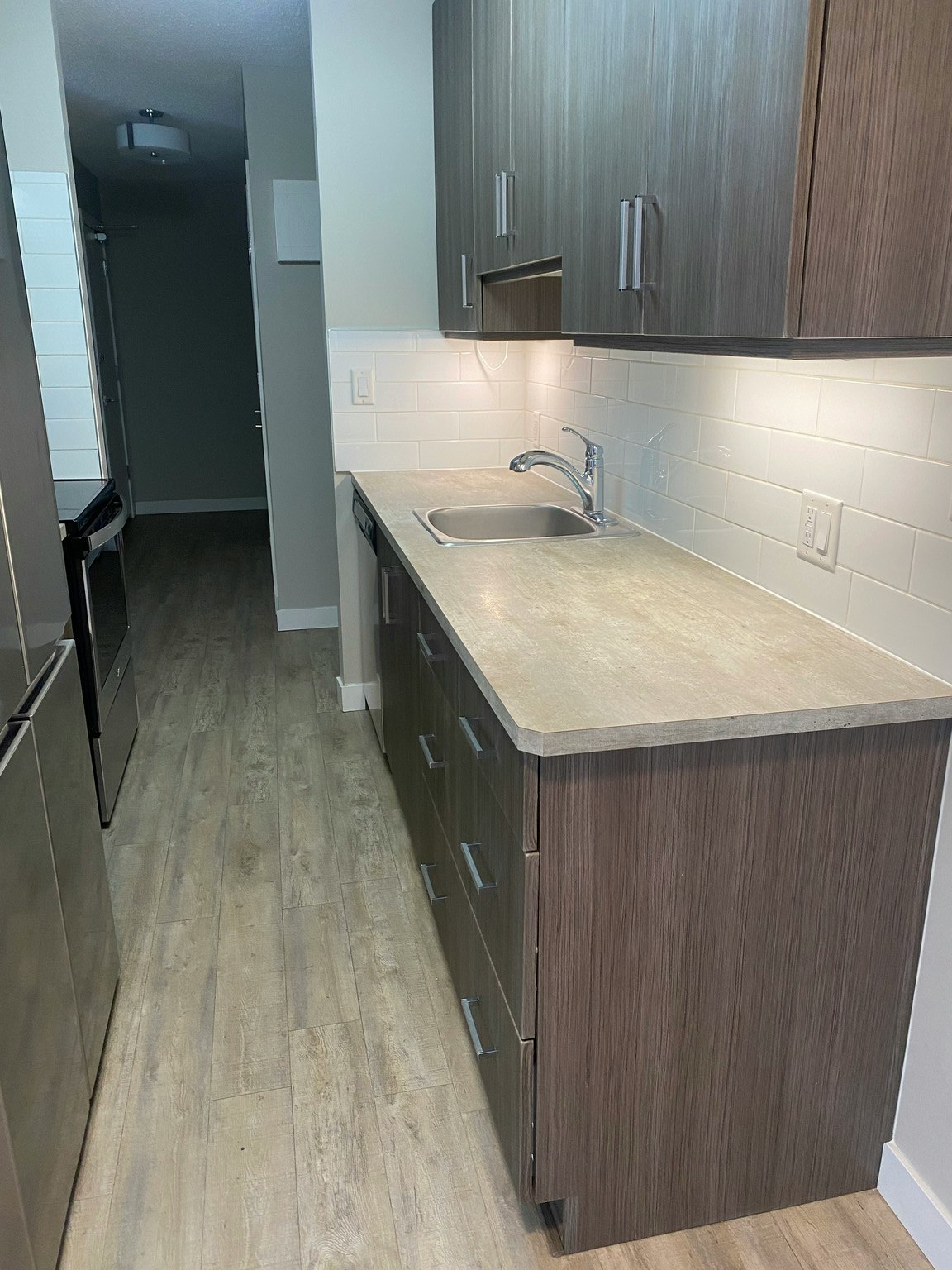 824 13 Avenue Southwest, Calgary, AB, T2R 0L2 - 3