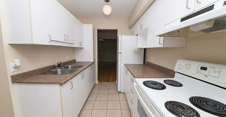 1815 Loranger Court, Ottawa, ON, K1C 7H7 - 2