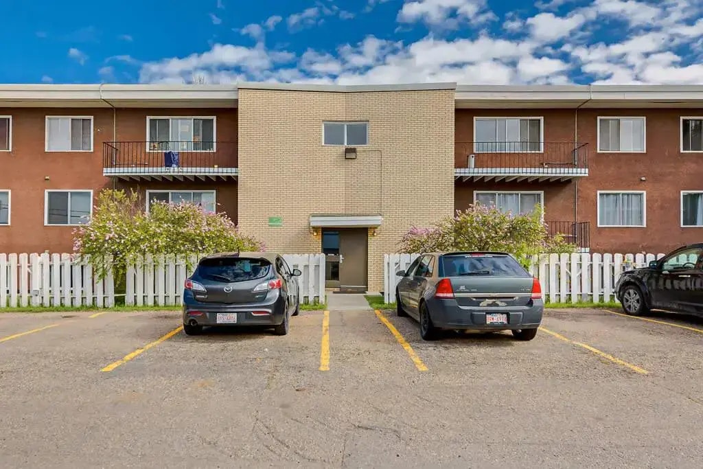 04-4821 46 Street, Red Deer, AB, T4N 1N1 - 9