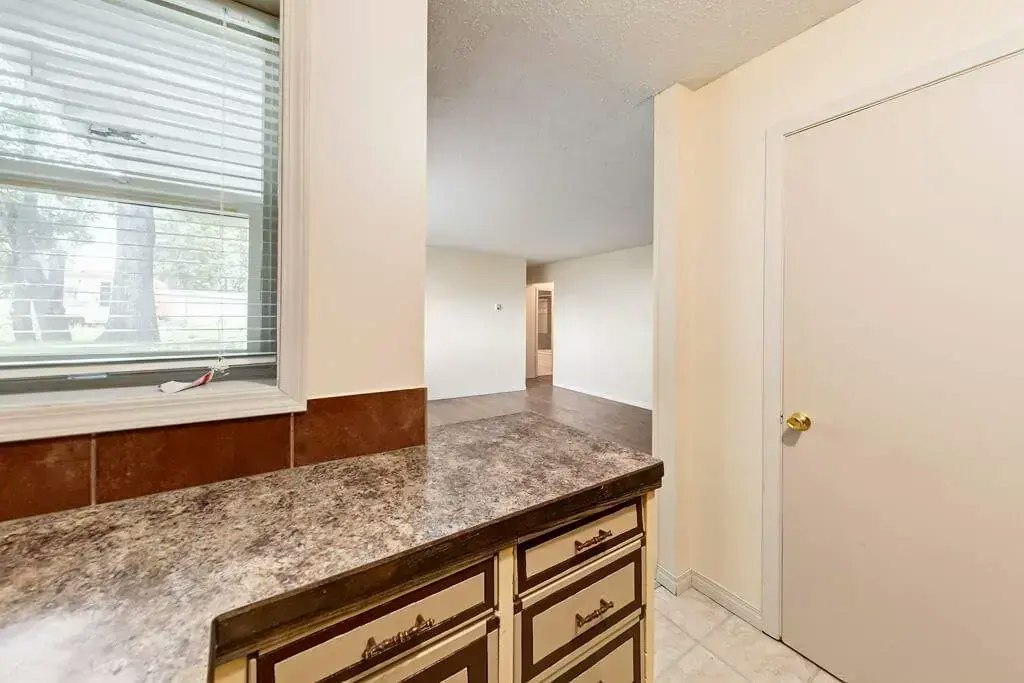 04-4514 48 Avenue, Red Deer, AB, T9N 1T1 - 9