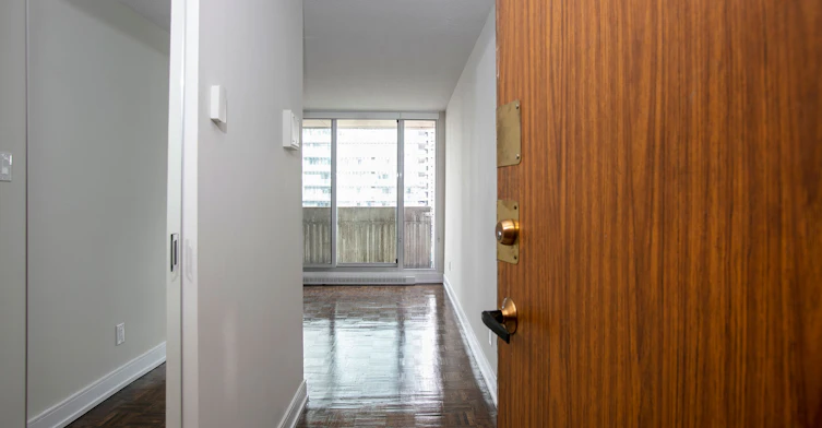 33 Isabella Street East, Toronto, ON, M4Y 2P7 - 8