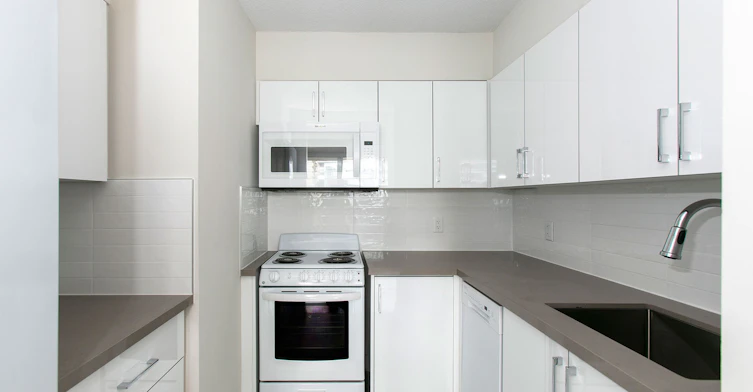 33 Isabella Street East, Toronto, ON, M4Y 2P7 - 2