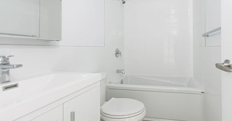 33 Isabella Street East, Toronto, ON, M4Y 2P7 - 3