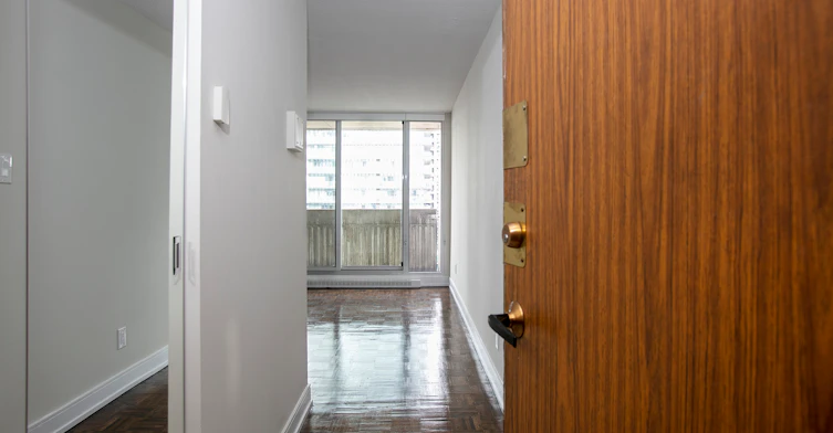33 Isabella Street East, Toronto, ON, M4Y 2P7 - 8
