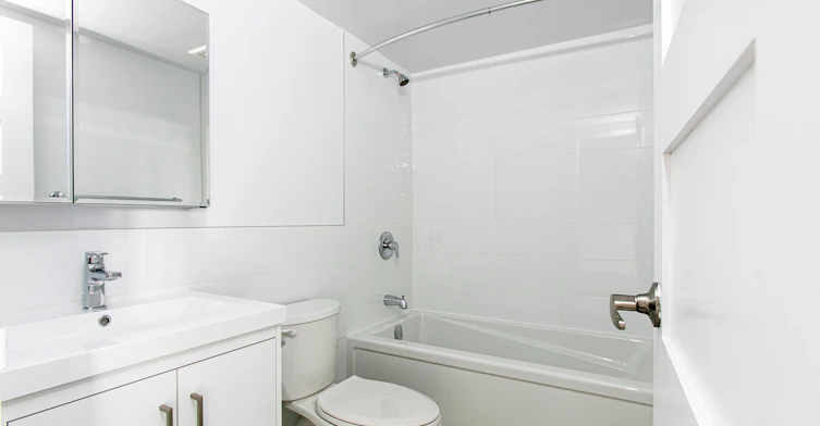 33 Isabella Street East, Toronto, ON, M4Y 2P7 - 7