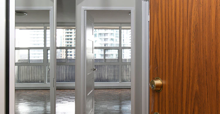 33 Isabella Street East, Toronto, ON, M4Y 2P7