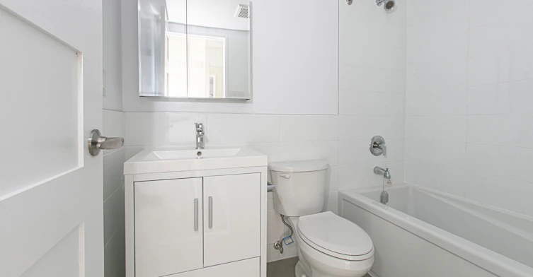 33 Isabella Street East, Toronto, ON, M4Y 2P7 - 6