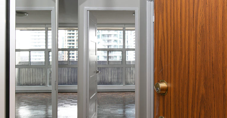 33 Isabella Street East, Toronto, ON, M4Y 2P7 - 7