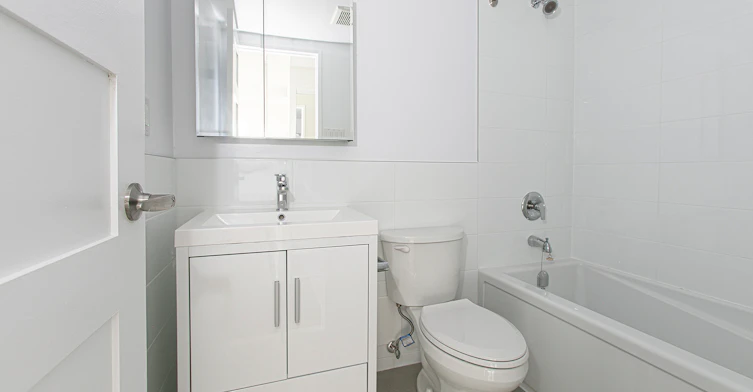 33 Isabella Street East, Toronto, ON, M4Y 2P7 - 6